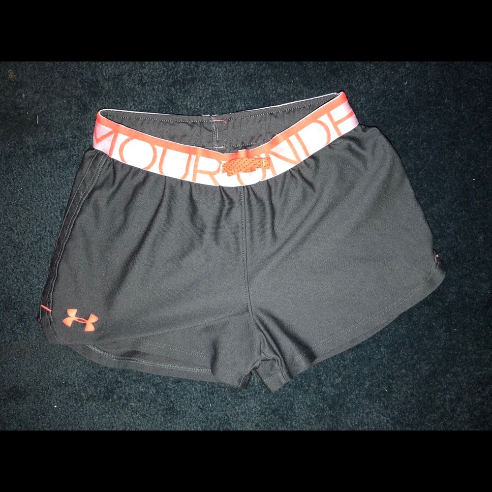 Under Armour girls/womens shorts